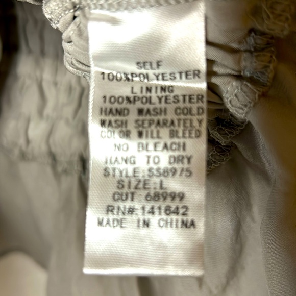 SHE AND SKY gray bohemian style balloon sleeve top. Elastic waist. Size Large. - Picture 9 of 9